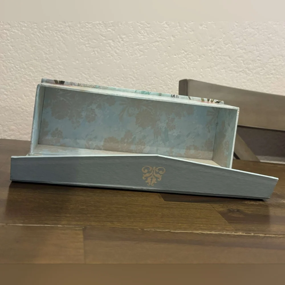 Like New! Encouraging Phrases Around A Beautiful Storing Box